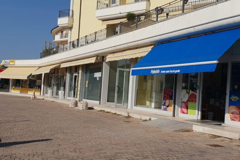 Nereto locale commerciale ottima visibilità - Immagine 3