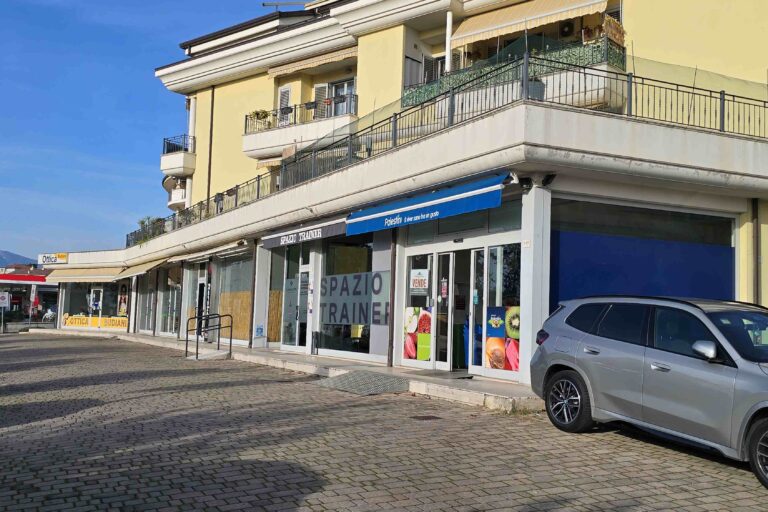 Nereto locale commerciale ottima visibilità - Immagine 2