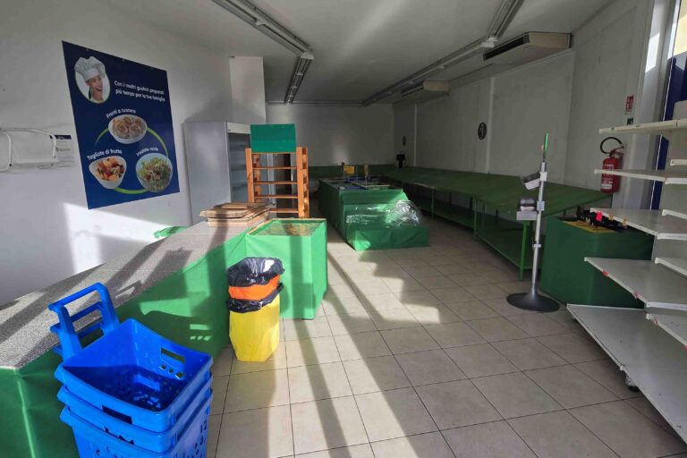 Nereto locale commerciale ottima visibilità - Immagine 4