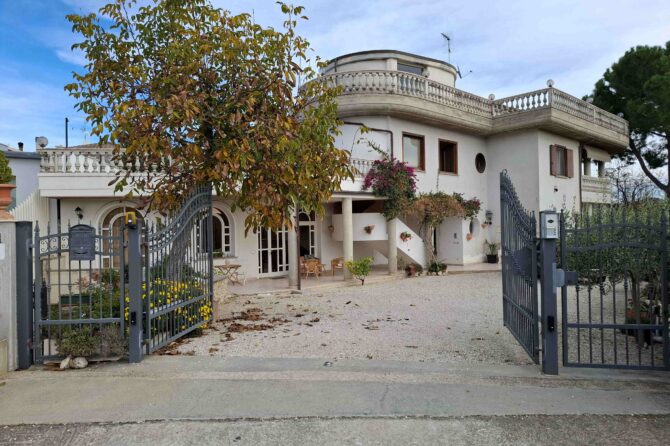 Corropoli Villa con più unità abitative