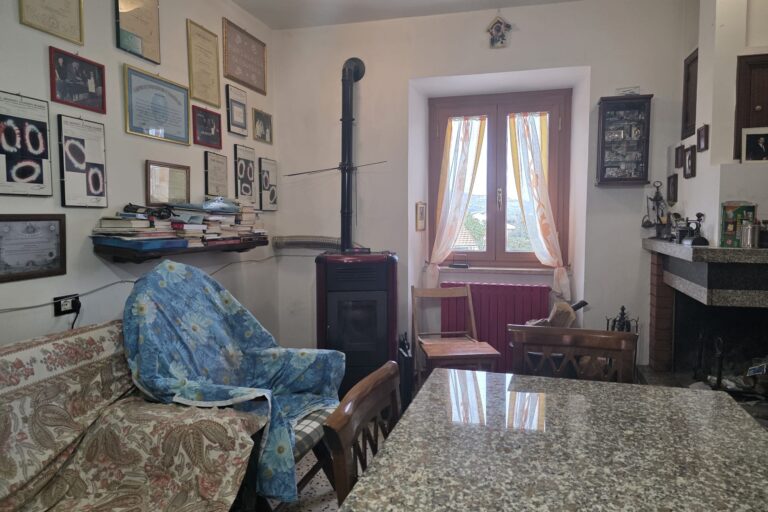 Casa affiancata con giardino - Immagine 2