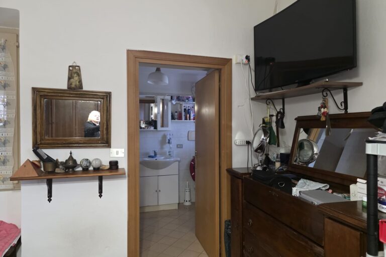 Casa affiancata con giardino - Immagine 4