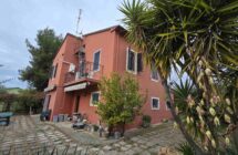 Casa singola immersa nel verde - Immagine 2