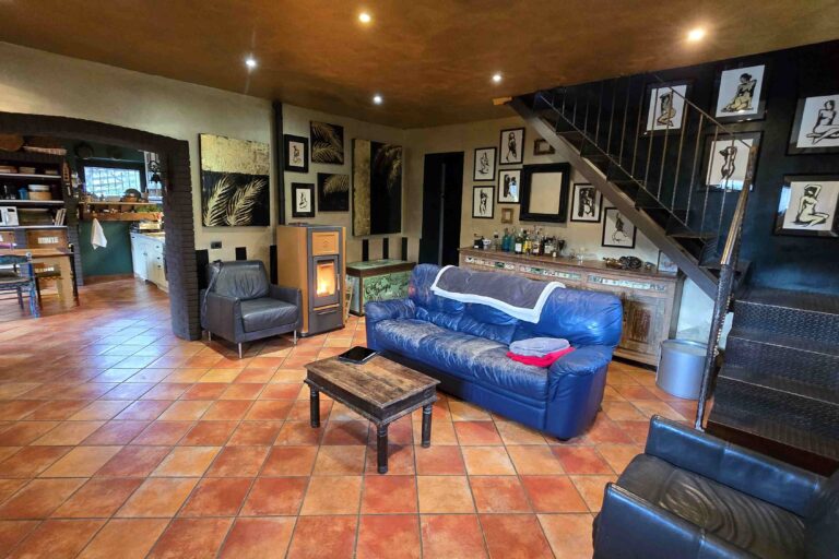 Casa singola immersa nel verde - Immagine 4