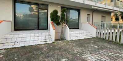 Locale commerciale ufficio laboratorio