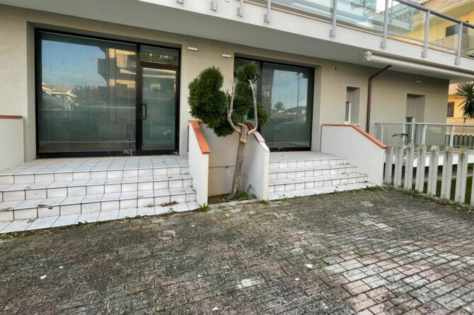 Locale commerciale ufficio laboratorio