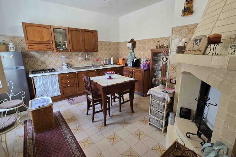 Controguerra abitazione comoda e spaziosa - Immagine 2