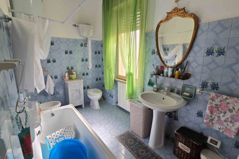 Controguerra abitazione comoda e spaziosa - Immagine 8