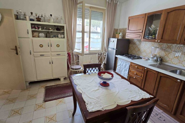 Controguerra abitazione comoda e spaziosa - Immagine 4