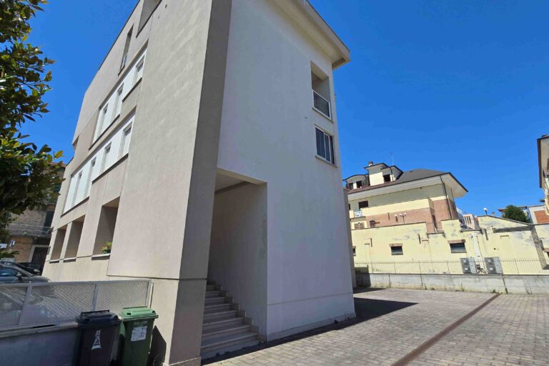 Appartamento bilocale arredato - Immagine 9