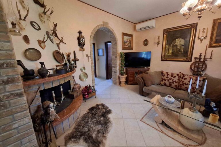 Casa con giardino e terreno - Immagine 4