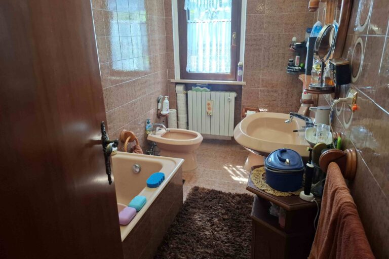 Casa con giardino e terreno - Immagine 5