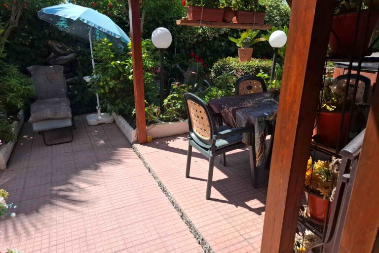 Casa con giardino e terreno - Immagine 8