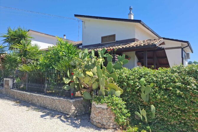 Casa con giardino e terreno