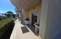 Appartamento con ingresso indipendente e giardino - Immagine 8