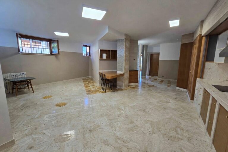 Appartamento con ingresso indipendente e giardino - Immagine 4