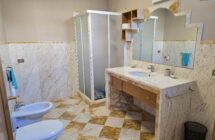 Appartamento con ingresso indipendente e giardino - Immagine 7
